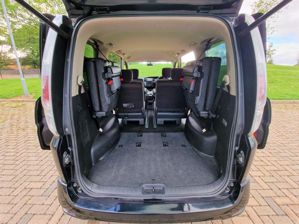 2010 Nissan Serena Automatic 8 Seater