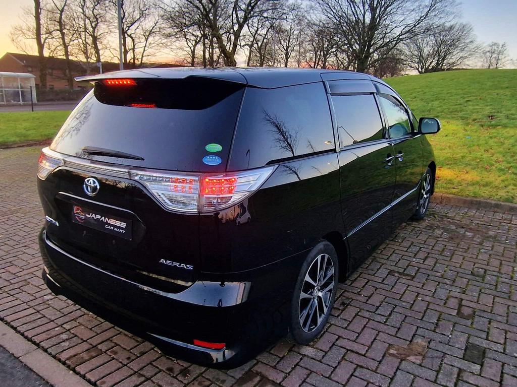Toyota Estima 2013