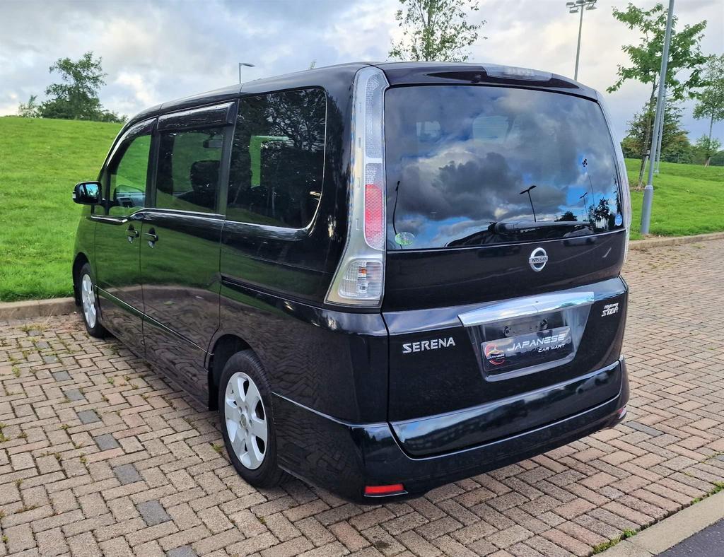 2010 Nissan Serena Automatic 8 Seater