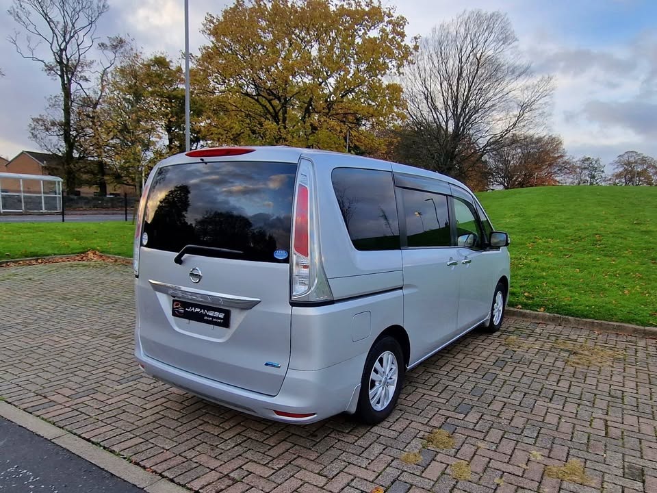 2012 Nissan serena